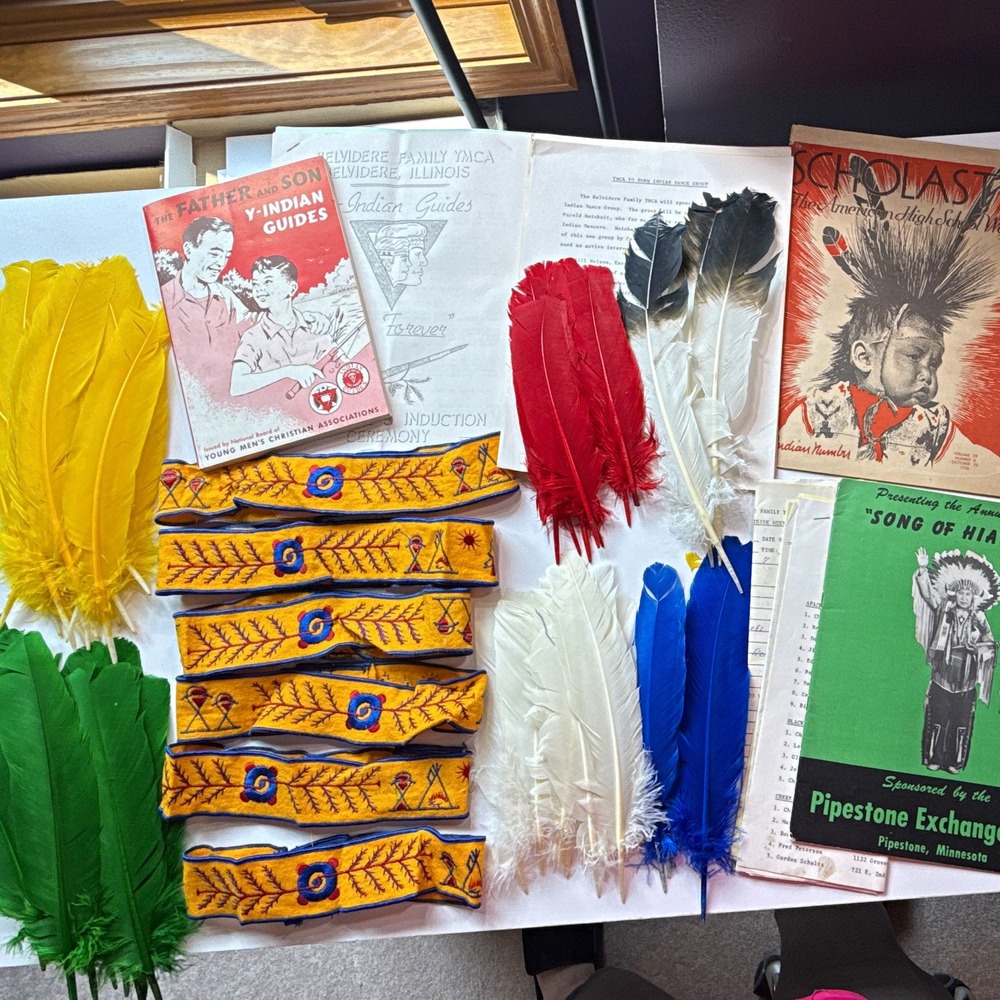 Vintage Y-Indian Guides Lot, 6 headdress & feathers, and 2 Booklets 1969